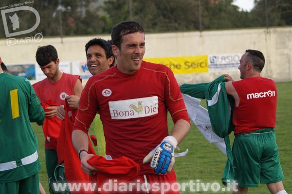 Antonio fenu festeggia la vittoria